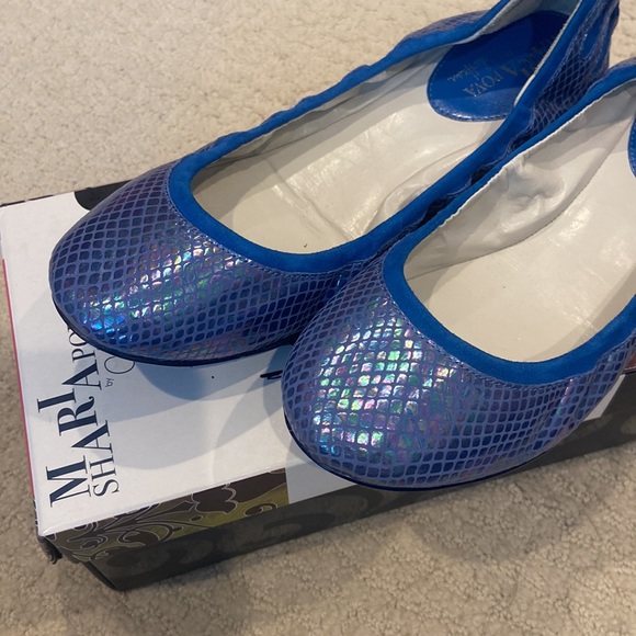 💙Like New Cole Haan Amazing Blue Iridescent Flats Size 7.5💙 - Picture 2 of 3